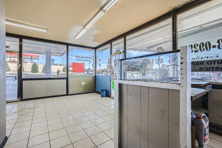 More Photos Of 404 S Circle Dr, Colorado Springs Auto Repair For Sale