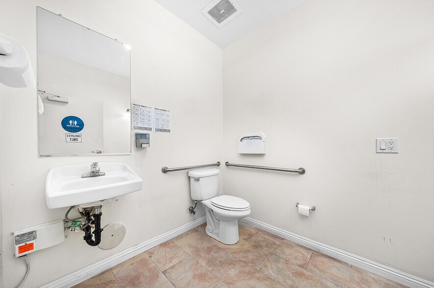 More Photos Of 1773 W San Bernardino Rd, West Covina Warehouse For Lease