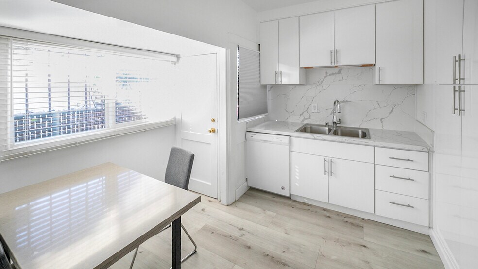 More Photos Of 716 W 30th St, Los Angeles Apartments For Sale