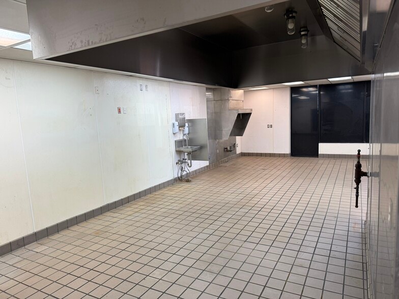 More Photos Of 8325-8349 Foothill Blvd, Sunland Unknown For Lease