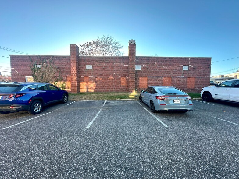 More Photos Of 15-17 Oak St, Patchogue Office Residential For Sale