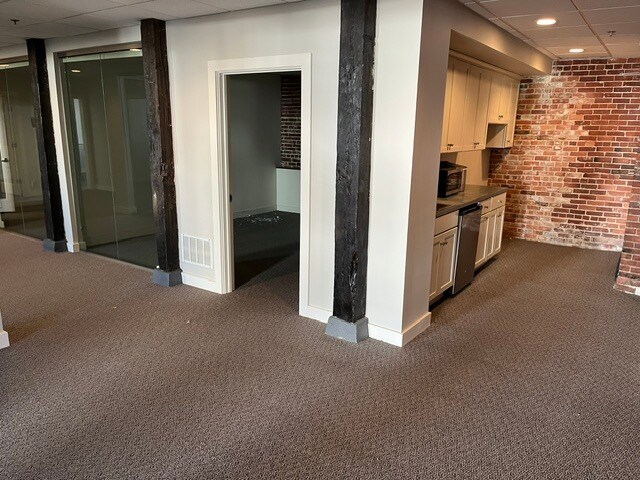 More Photos Of 15 Rantoul St, Beverly Office For Lease