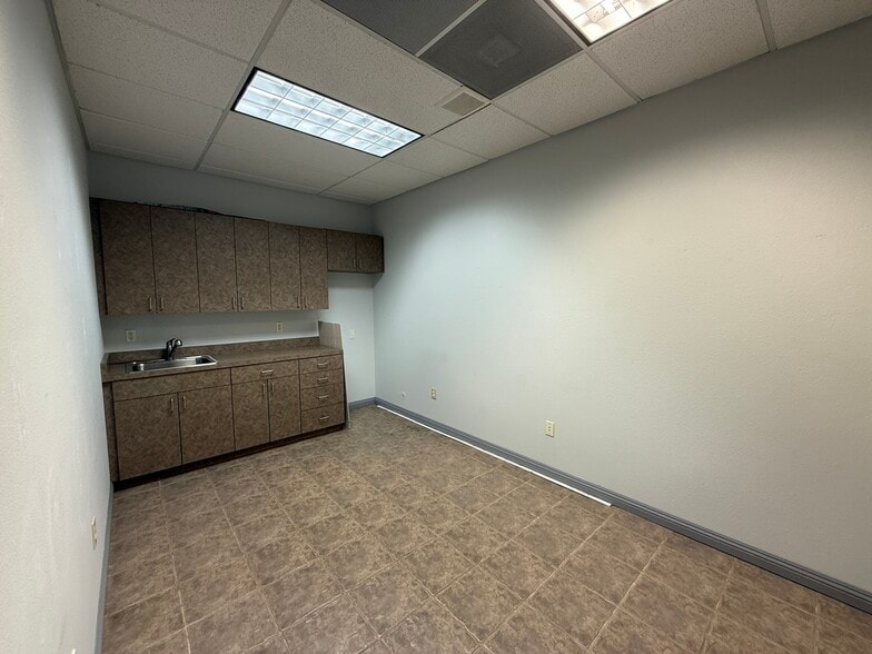 More Photos Of 1415 Victor Ave, Redding Office For Lease