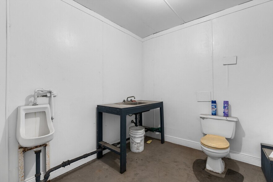 More Photos Of 3314 Carr St, Houston Manufacturing For Sale