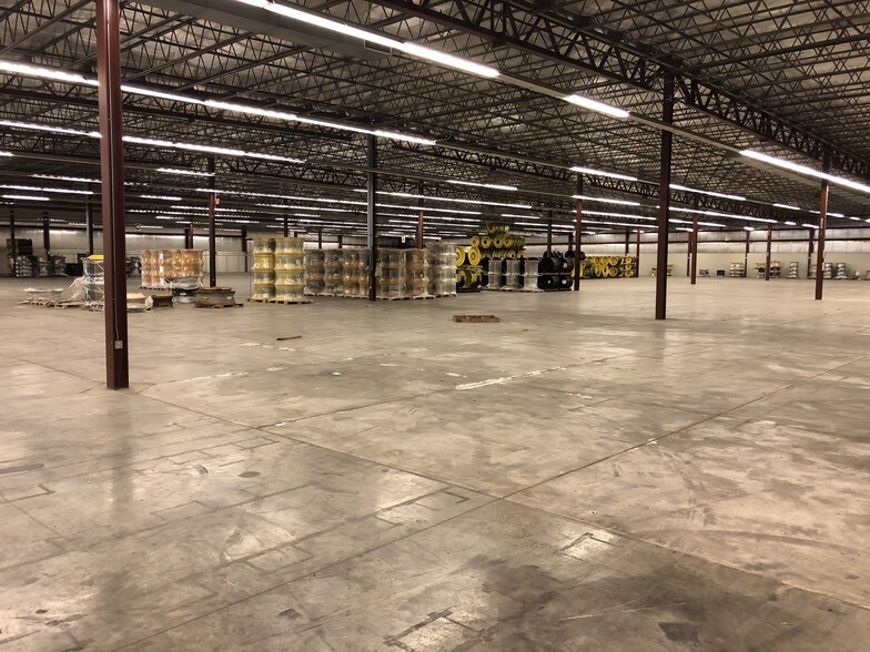 More Photos Of 803 SW Lorraine St, Leon Distribution For Lease