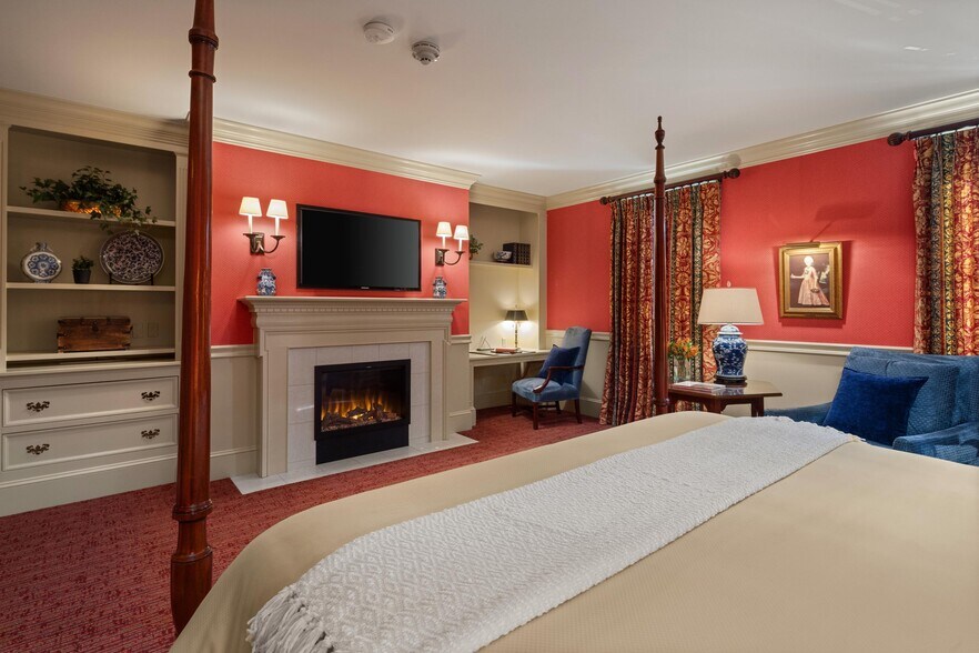 More Photos Of 18 Main St, Stowe Hotel For Sale