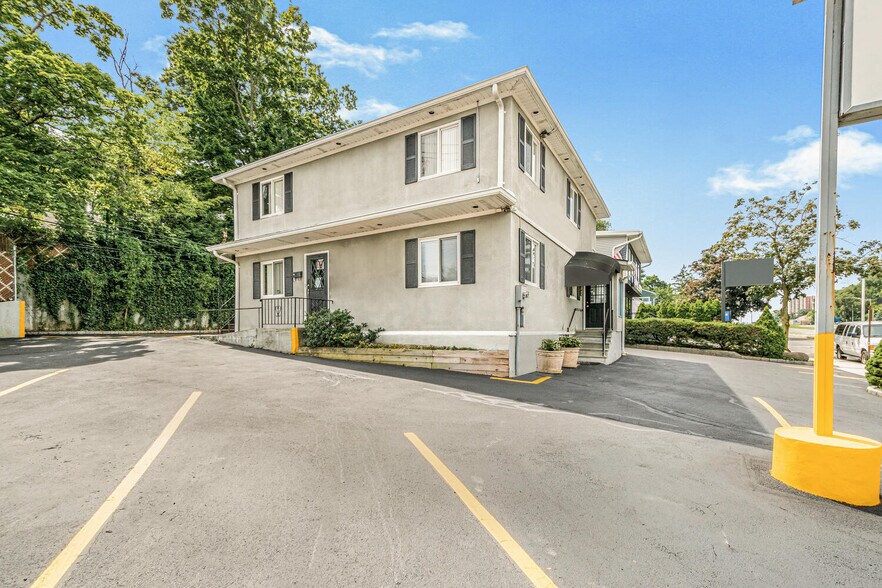 More Photos Of 2132 Central Park Ave, Yonkers Freestanding For Sale