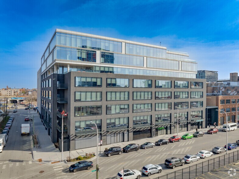 More Photos Of 1330 W Fulton St, Chicago Office For Lease