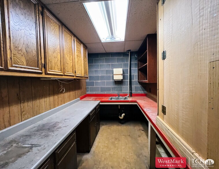 More Photos Of 302 34th St, Lubbock Warehouse For Lease