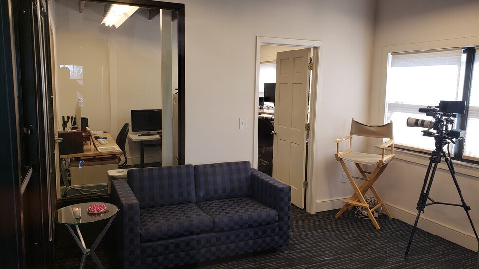 More Photos Of 1800 E State St, Hamilton Showroom For Lease