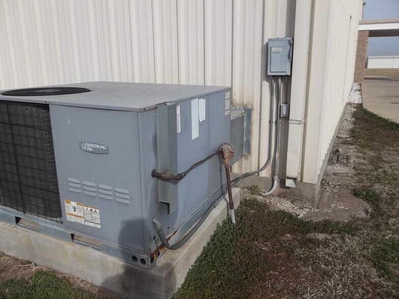 More Photos Of 1390 35th Pkwy Pky, Chanute Religious Facility For Sale