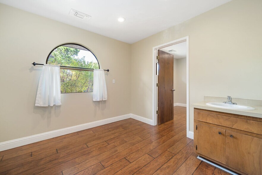 More Photos Of 1050 Las Tablas Rd, Templeton Medical For Lease