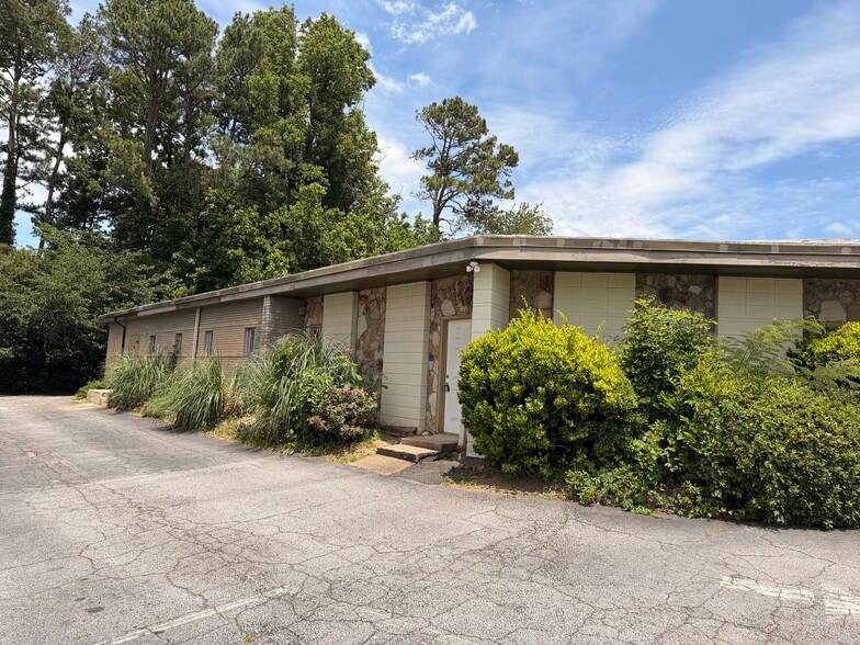 More Photos Of 1610 Lavista Rd NE, Atlanta Freestanding For Lease