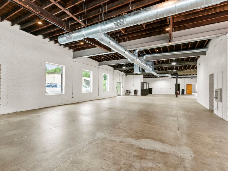 More Photos Of 37 N Broad St, Brevard Storefront Retail Office For Lease