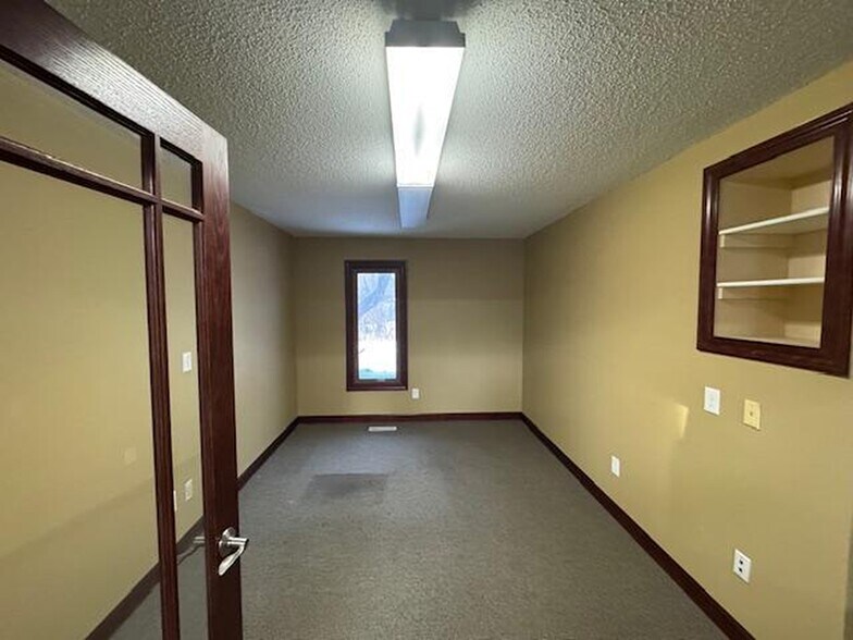 More Photos Of 8729 NE Central Ave, Blaine Office For Sale