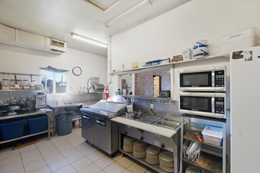 More Photos Of 1185 NE Mill St, Waldport Flex For Sale