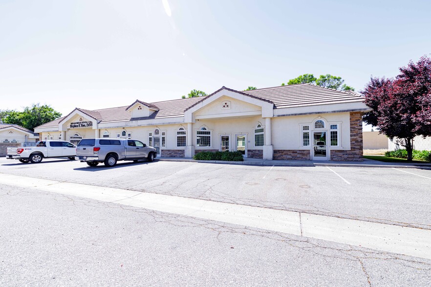 Primary Photo Of 1565 Shaw Ave, Clovis Office For Lease