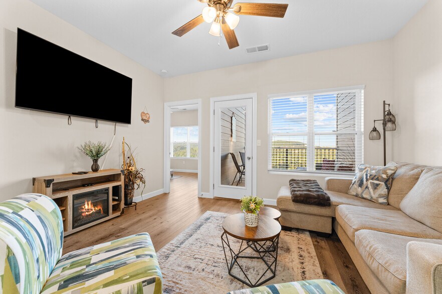 More Photos Of 3002 N Vineyards Ter, Branson General Retail For Sale