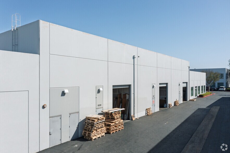 More Photos Of 9560-9640 Research Dr, Irvine Research And Development For Sale