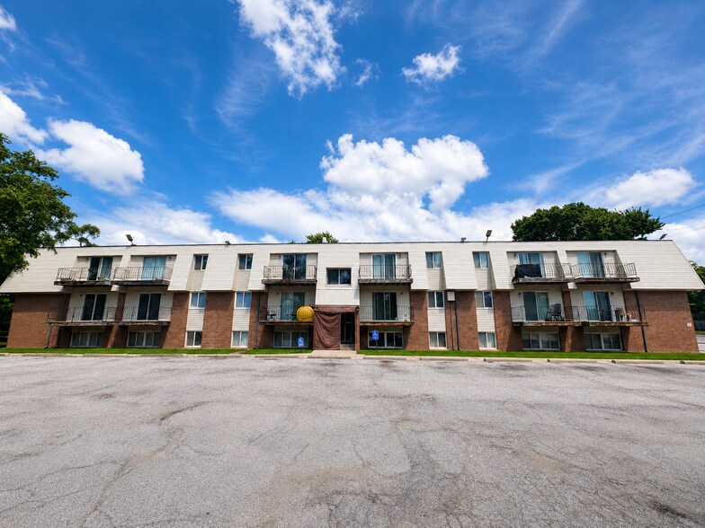 Primary Photo Of 7810 Blondo St, Omaha Apartments For Sale