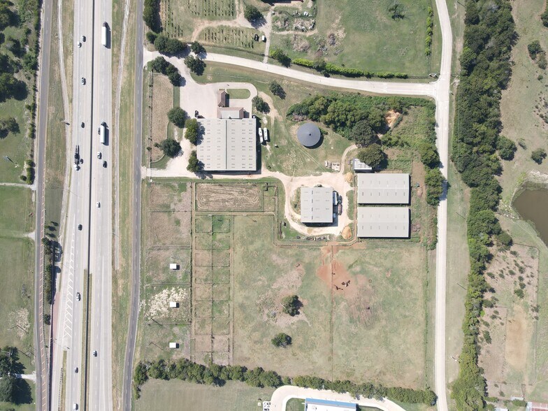 More Photos Of 2001 Stemmons Service, Sanger Land For Sale