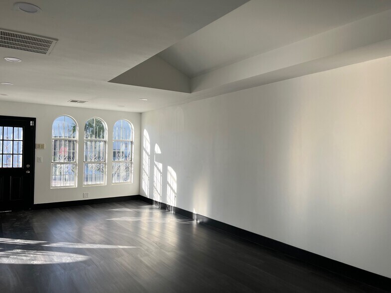 More Photos Of 530 S 7th St, Las Vegas Office Residential For Lease