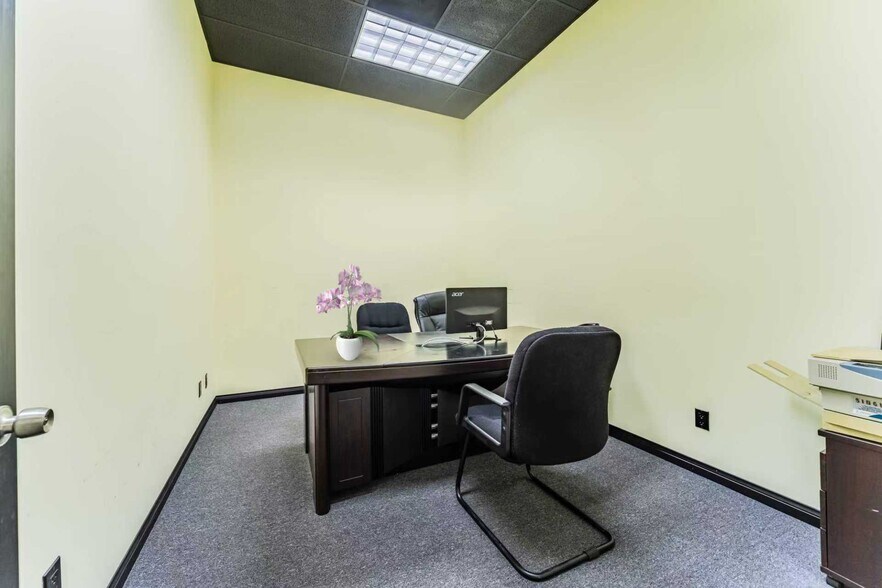 More Photos Of 215 W 134th St, Los Angeles Warehouse For Lease