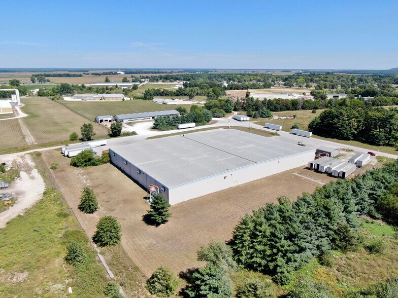 More Photos Of 100 Forest Ln, Beardstown Manufacturing For Lease