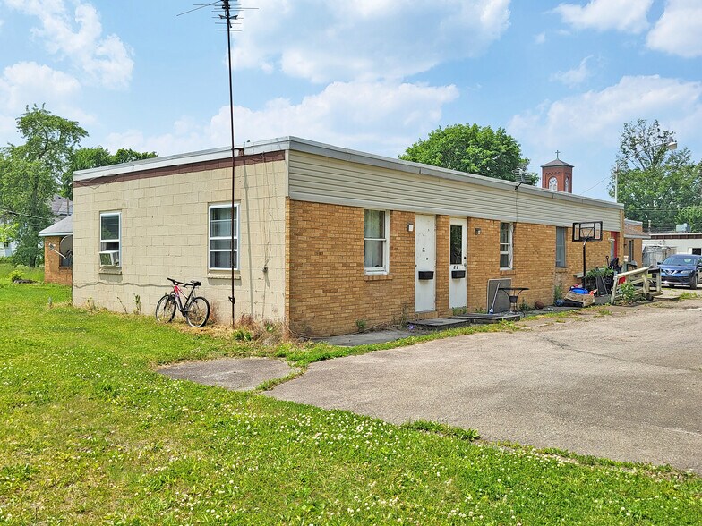 More Photos Of 137 Main St E, Girard Restaurant For Sale