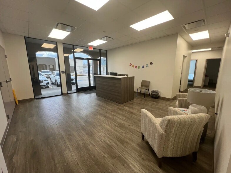 More Photos Of 5215 Essen Ln, Baton Rouge Office For Lease