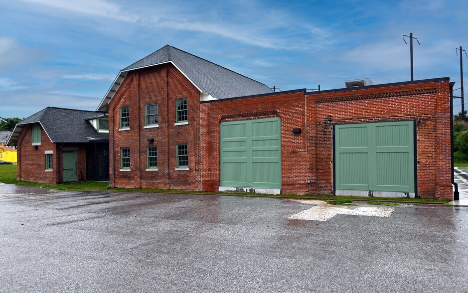 More Photos Of 1801 E Oliver St, Baltimore Unknown For Lease