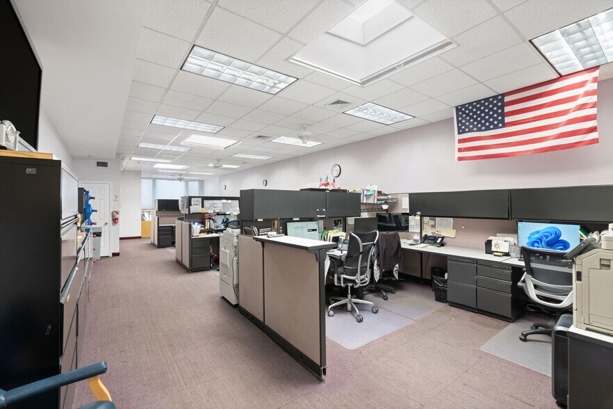 More Photos Of 1190 Hylan Blvd, Staten Island Office For Sale