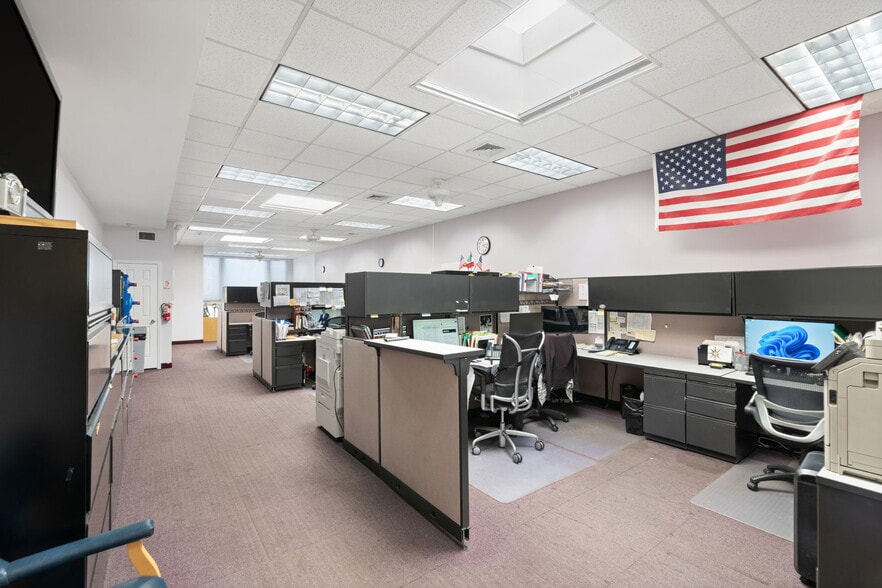 More Photos Of 1190 Hylan Blvd, Staten Island Office For Sale