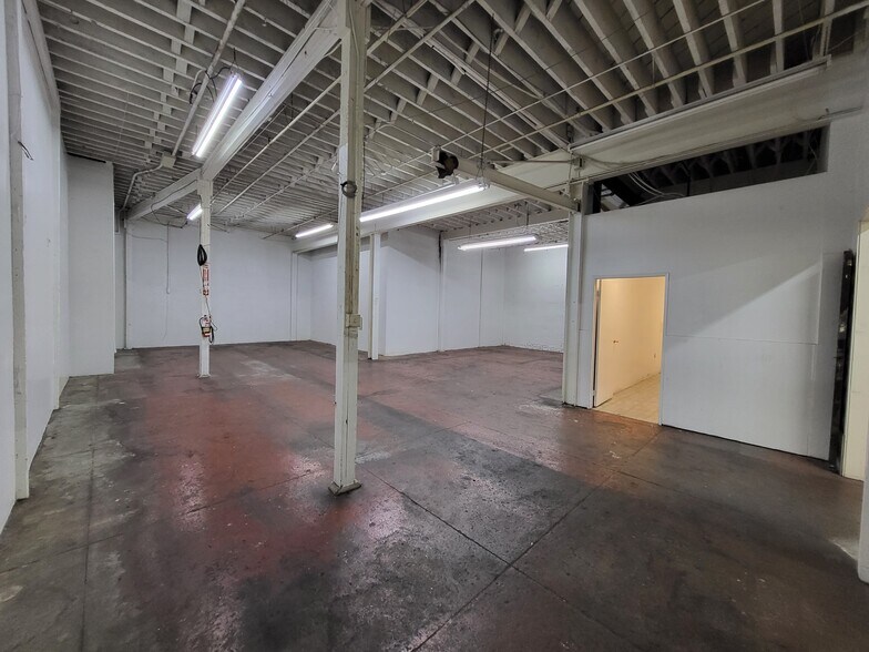 More Photos Of 1501-1505 S Central Ave, Los Angeles Showroom For Lease