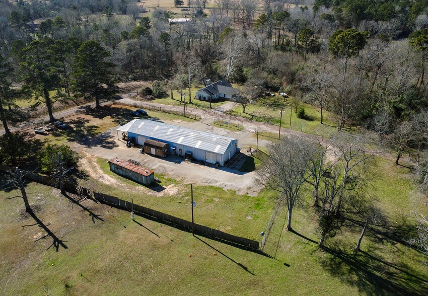 More Photos Of 1011 Redbud, Overton Warehouse For Sale