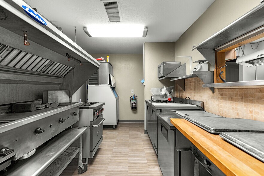 More Photos Of 2079 State Road Y, Linn Creek Restaurant For Sale