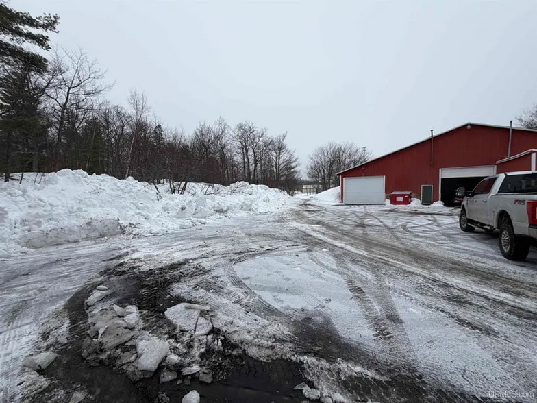 More Photos Of 7 Brebner Rd E, Negaunee Flex For Sale
