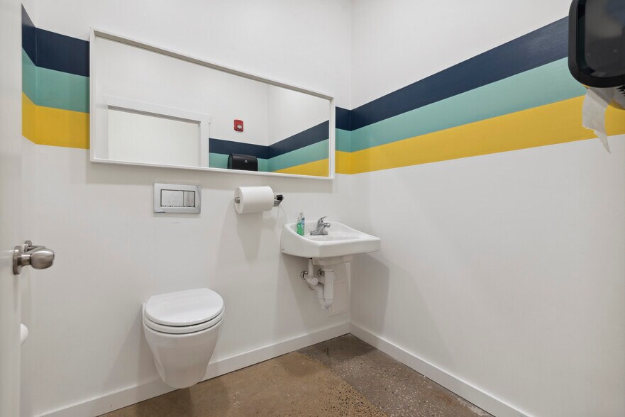 More Photos Of 4230 Main St, Philadelphia Restaurant For Sale