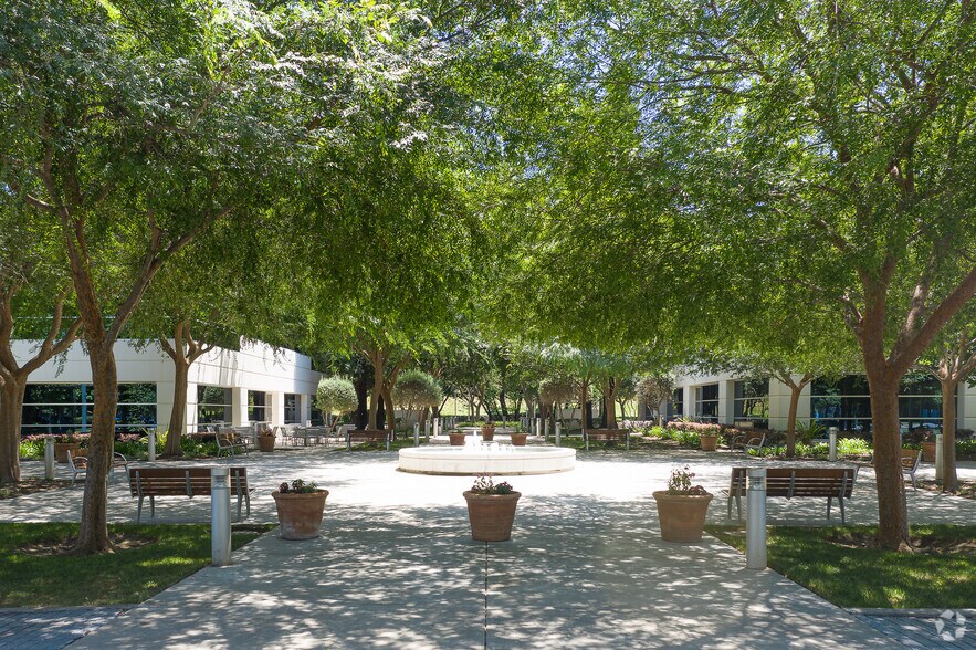 More Photos Of 1740 Creekside Oaks Dr, Sacramento Office For Lease