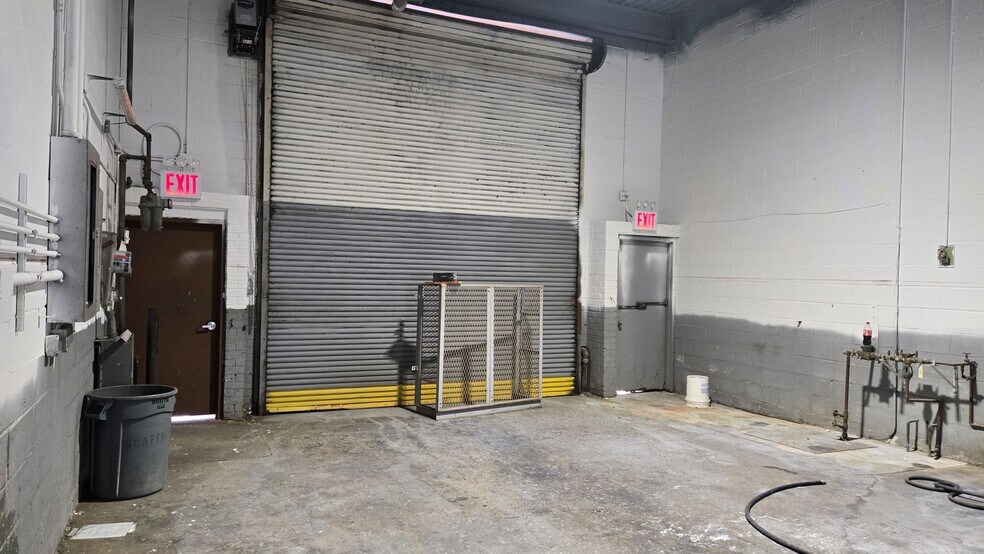 More Photos Of 3722 10th St, Long Island City Distribution For Lease