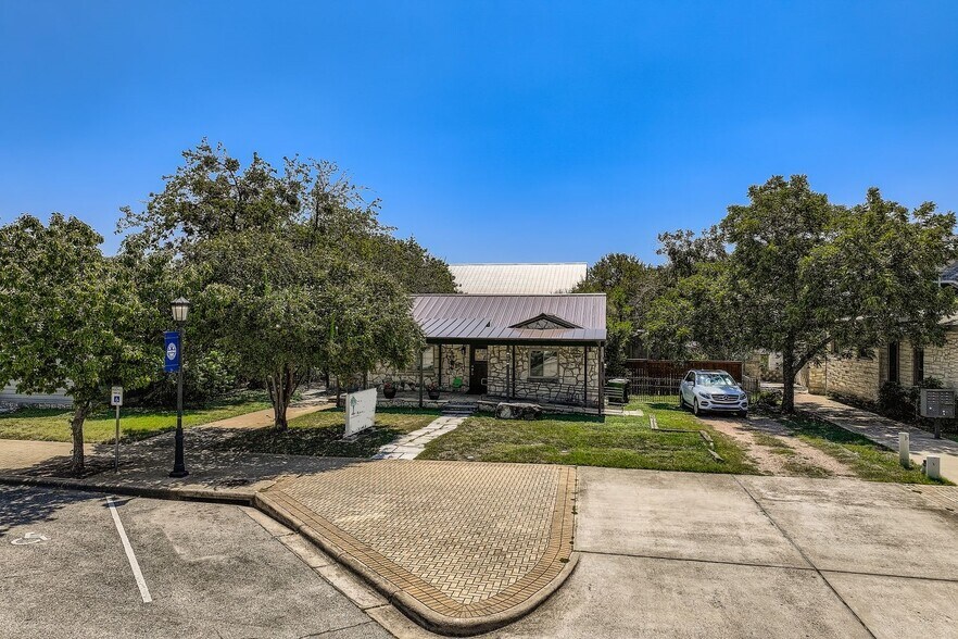More Photos Of 405 W Main St, Round Rock Daycare Center For Lease