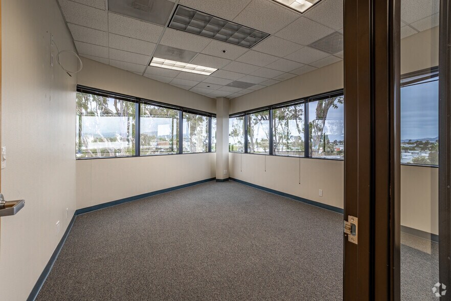 More Photos Of 15707 Rockfield Blvd, Irvine Office For Lease