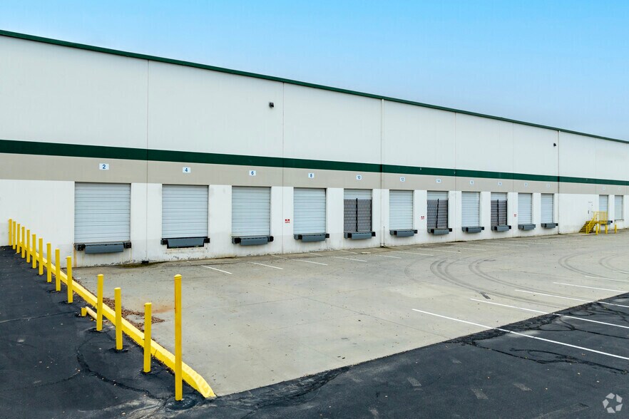 More Photos Of 3311-3443 E Central Ave, Fresno Distribution For Lease