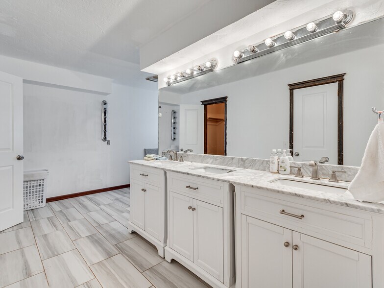 More Photos Of 3595 E State Highway 9, Norman Industrial For Sale