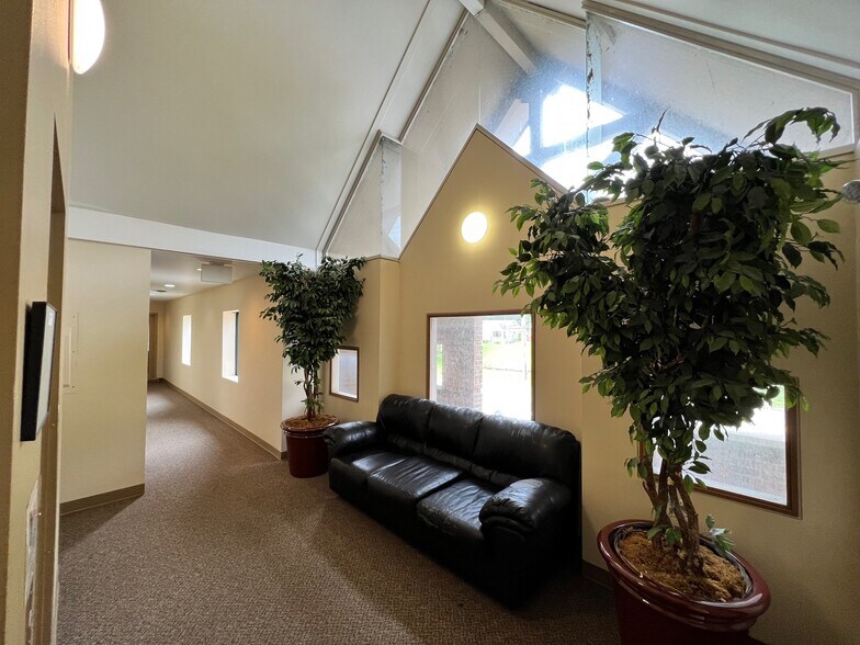 More Photos Of 1326 Freeport Rd, Pittsburgh Medical For Lease