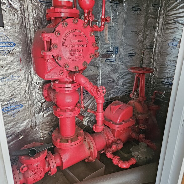 More Photos Of 350 Center St, Grayslake Warehouse For Sale