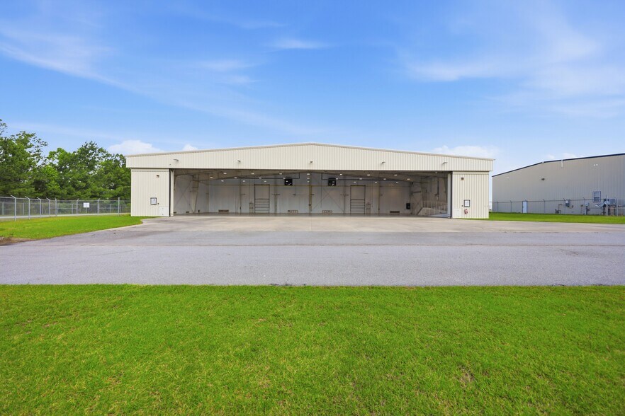 More Photos Of 1185 N Memorial Dr, Greenville Airplane Hangar For Lease