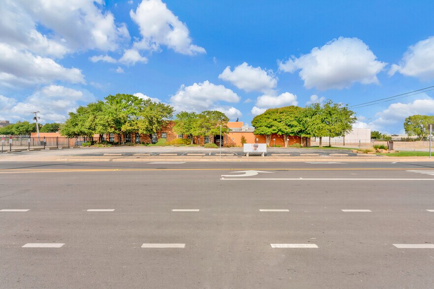 More Photos Of 707 W Vickery Blvd, Fort Worth Loft Creative Space For Lease