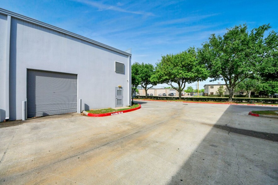 More Photos Of 13211 Stafford Rd, Missouri City Warehouse For Lease