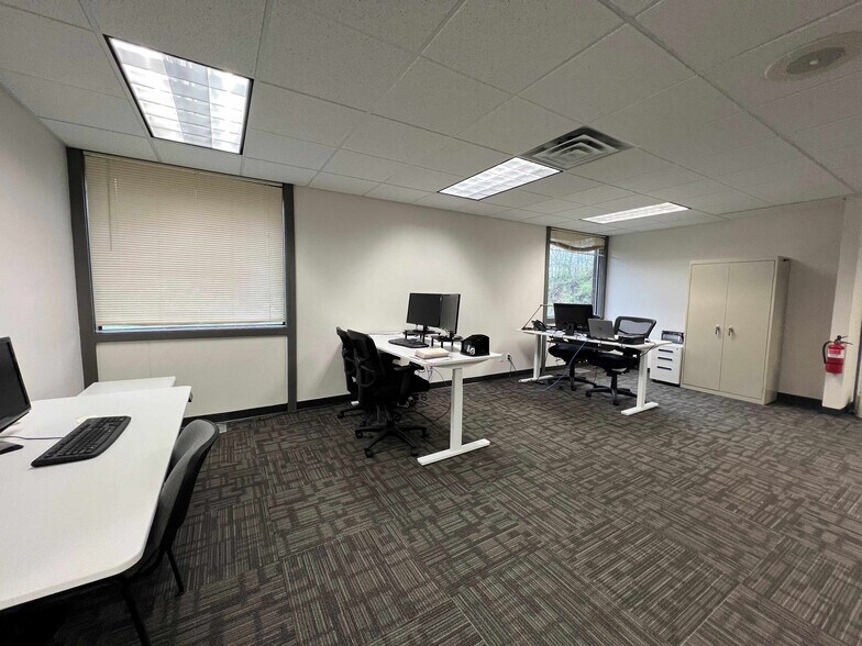 More Photos Of 4211 Glass Rd NE, Cedar Rapids Office For Lease